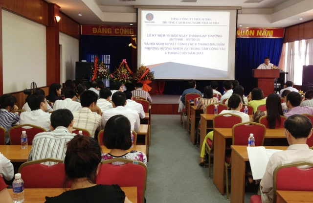 Trường Cao đẳng nghề Viglacera kỷ niệm 15 năm thành lập và tổ chức Hội nghị sơ kết công tác 6 tháng đầu năm 2013